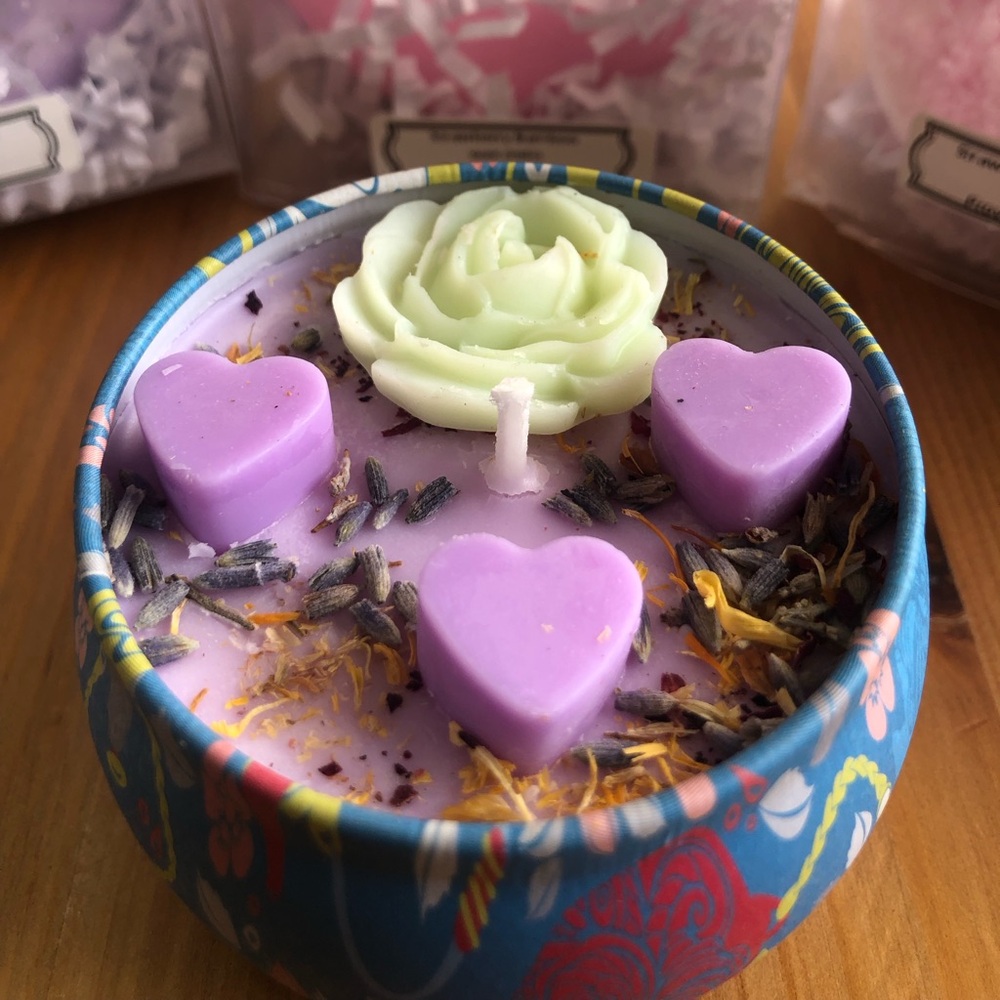 - - 1 HANDCRAFTED AROMATHERAPY SOY CANDLE IN A 4 OZ DECORATIVE TIN